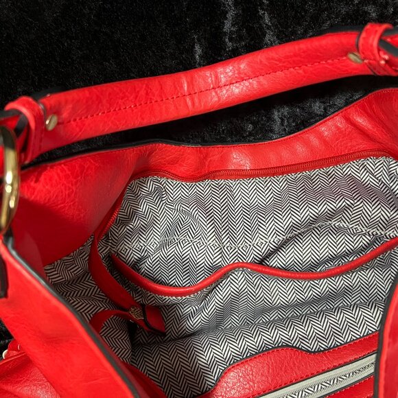 Red faux leather purse with woven front, zip close, interior pockets, outer zip - Picture 5 of 8